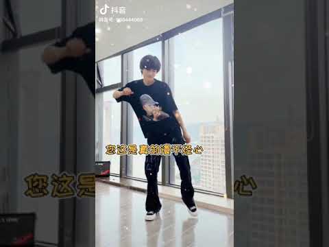 这一扭，扭到我心了😌 #日不落漫不经心 #宋亚轩 #songyaxuan #TNT