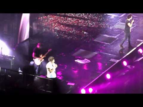 One Direction - Live While We're Young @ Mediolanum Forum, Milan.