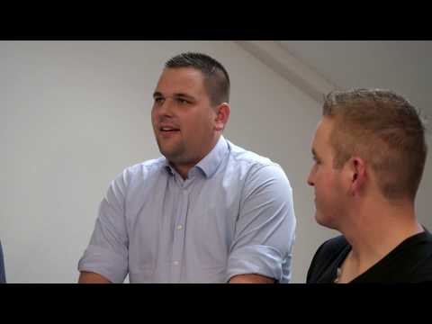 Die Young Farmers Christian Schönbächler, Jörg Lisebach, Nando Neuhäusler und Othmar Gut im Gespräch