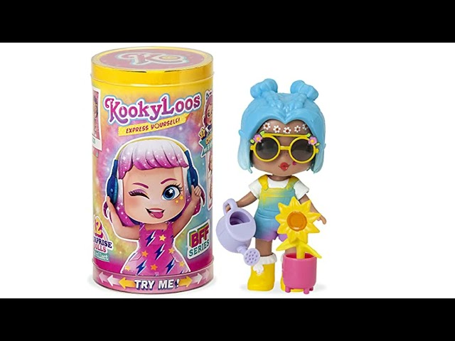 Vídeo relacionado con KOOKYLOOS Serie Princess,Dream Wonderland-Muñeca Coleccionable de la Serie Princess.Contiene muñeca,Conjunto de Ropa y Zapatos temática Princesa,Accesorio y Mascota.¡1 muñeca, 3 Caras Diferentes!