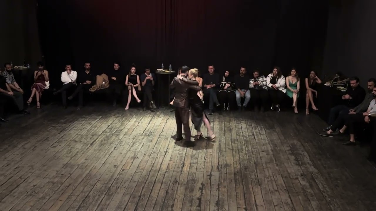 Nada - Mert Moran y Francesca Aracri  (Diyarbakır)