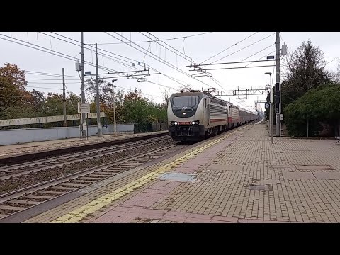 Incrocio Top! E494 222 con cisterne e il mitico ICN 1962 via Genova (in vigore orario estivo)