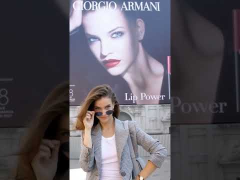 QuickClipsHQ - A Day In Venice With Barbara Palvin