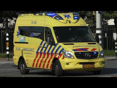 A1 Ambulances 13-115 en 13-124 met spoed naar en van een melding in Amstelveen