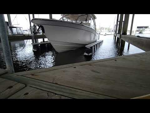 25K HarborHoist by HydroHoist -Time-lapse.