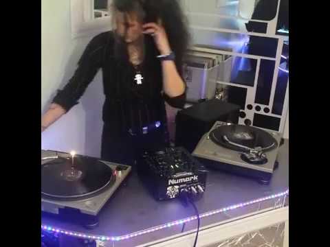 Acid Techno Live vinyl mix - DJ Miss Fit-Pirate Revival Radio & Facebook Live! video  29.12.16
