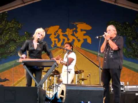 nawlins jazzfest : cyndi lauper with charlie musselwhite : true colours