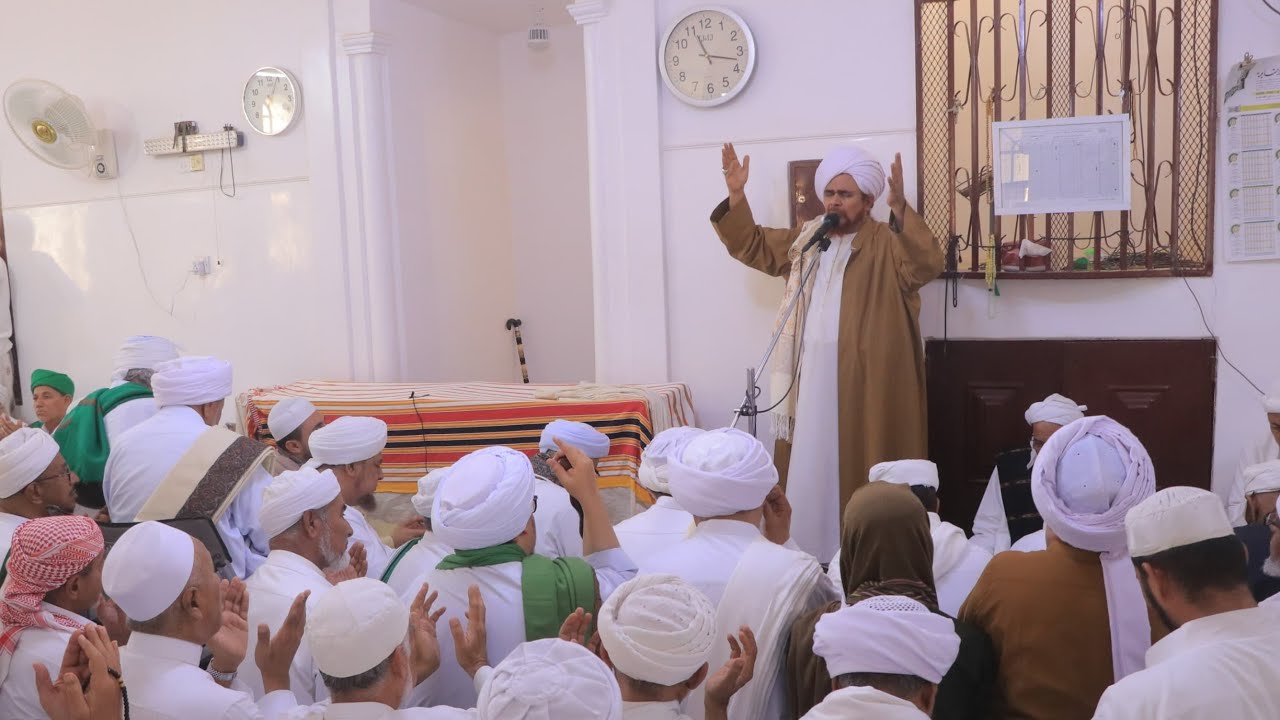 مباشر: جنازة الحبيب حسن بن أحمد ابن الشيخ أبي بكر بن سالم، عينات، حضرموت - عصر 