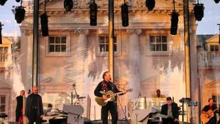 Neil Diamond talks about playing &quot;Woburn Abbey&quot; in 1977 before singing &quot;Remember Me&quot; in 2005