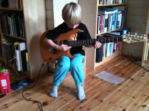 Linus tester elgitar