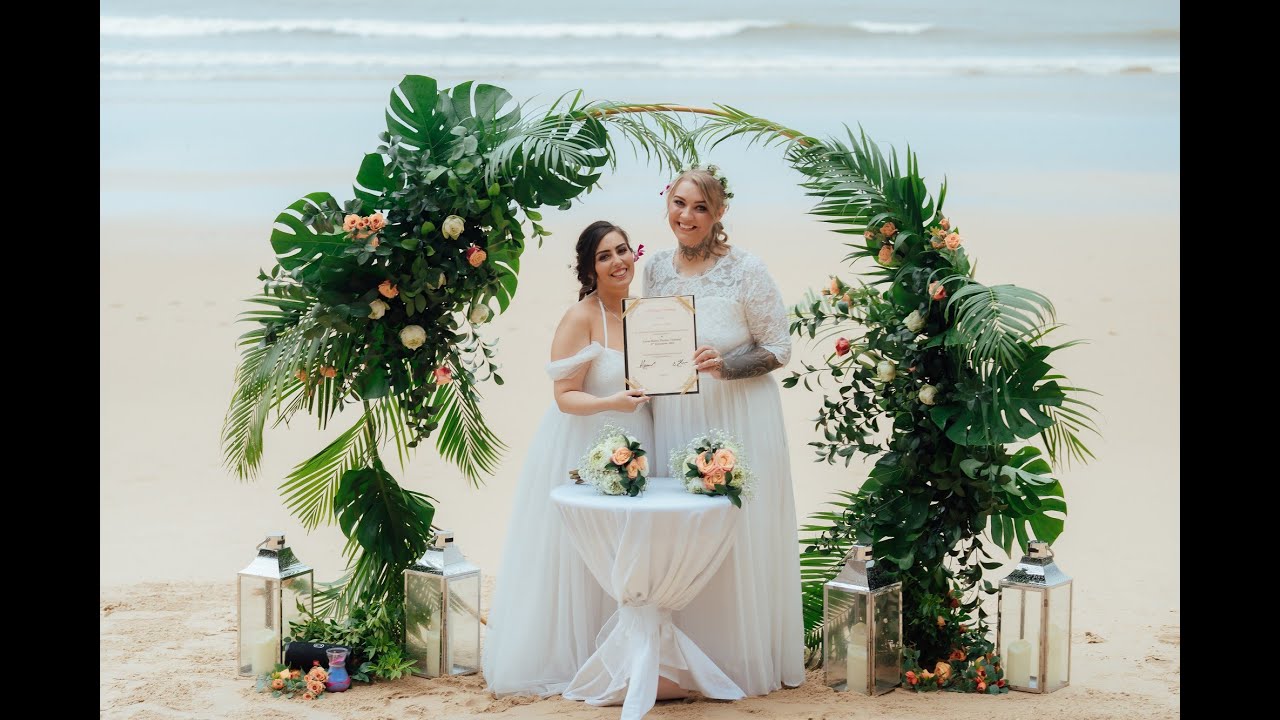 Fantastiska HBTQ+ strandbröllop direkt på stranden i Phuket i Phuket, Thailand