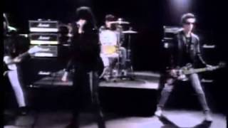 The Ramones   Merry Christmas I Don&#39;t Want To Fight Tonight