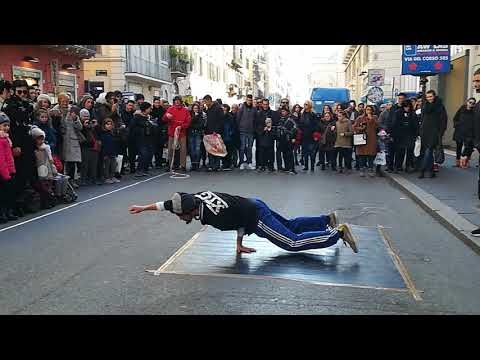Breakers spettacolari al centro di Roma attirano l'attenzione dei turisti!!!