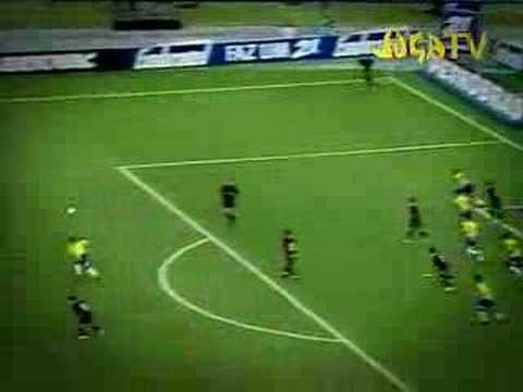 Joga Bonito - 4-4-2 or 1-1-8?