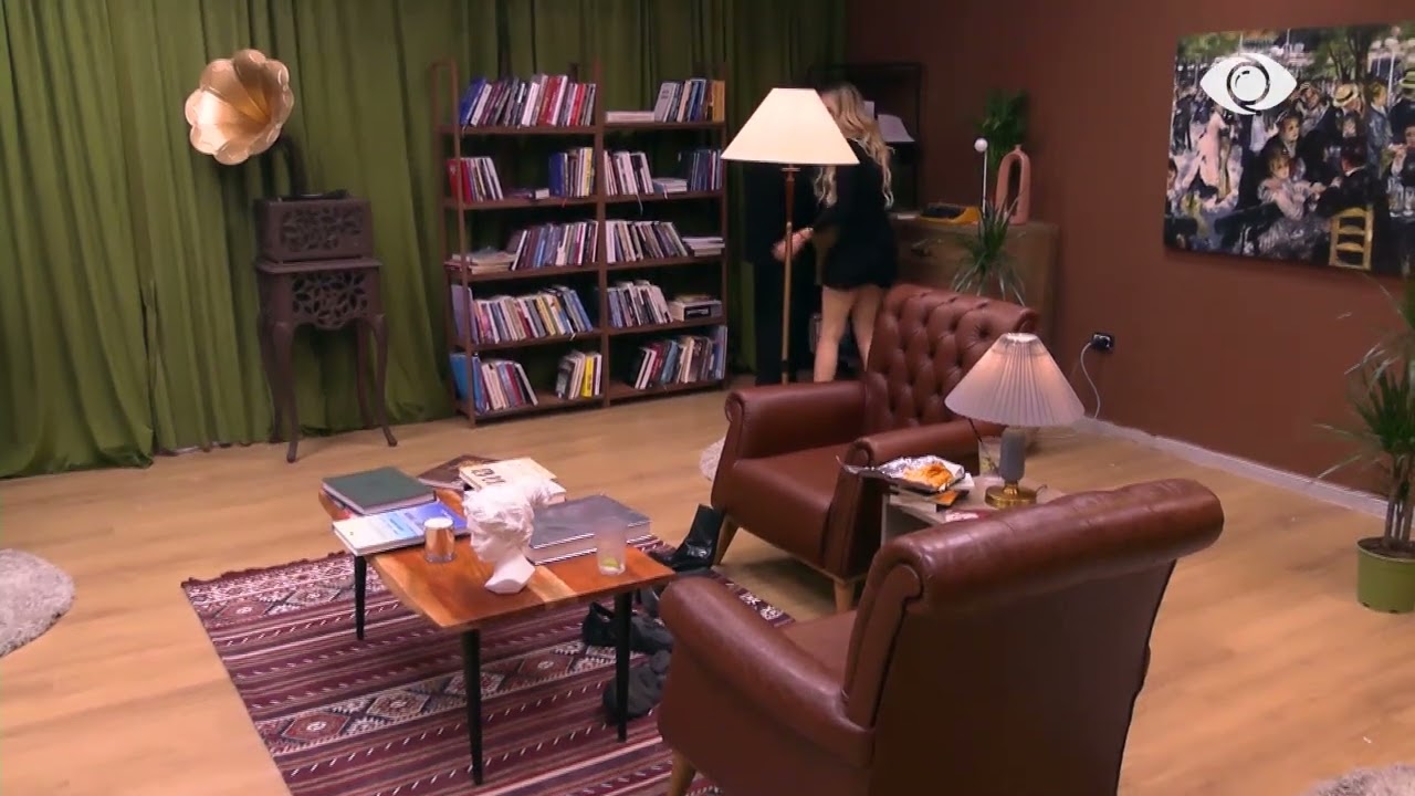 Selin dhe Gimbo hedhin batuta me njëri-tjetrin, zgjedhin vendin e tyre të pushimeve përmes globit