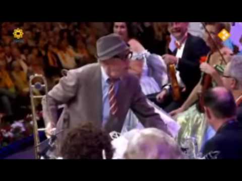 Meneer Wijdbeens bij Andre Rieu Gala ~ Deel 1