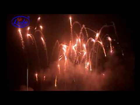 Fireworks   LDA616   6X8'S GOLD CROSSETTE WATER CAKE