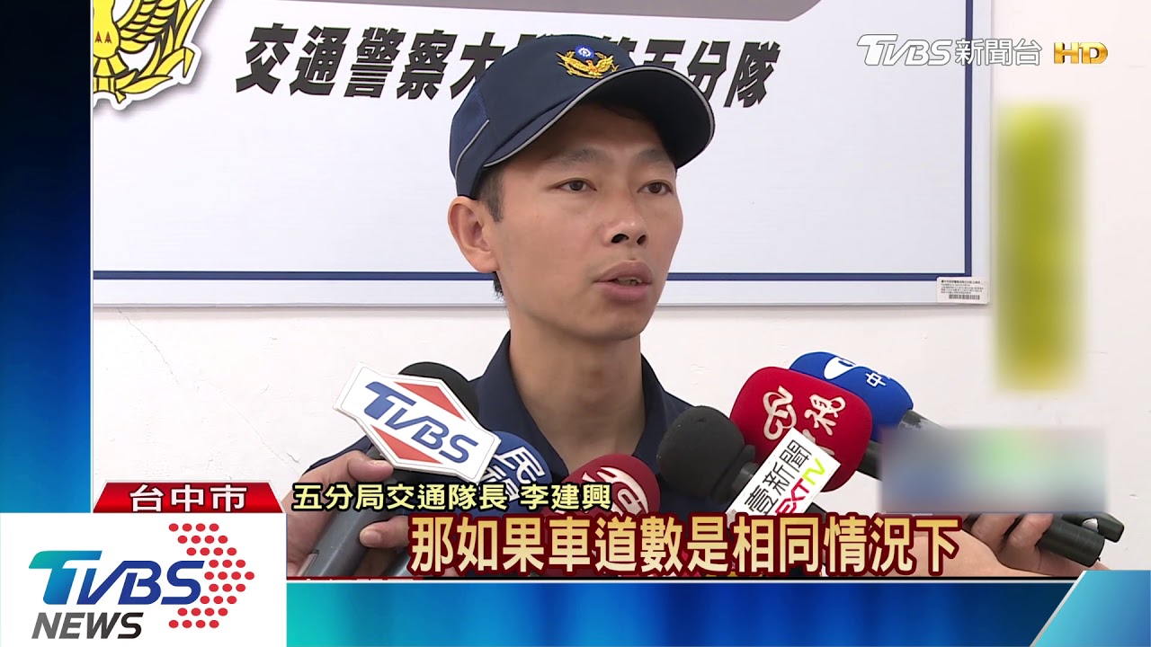 無號誌路口 機車撞轎車騎士彈飛腿骨折
