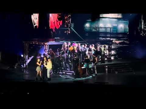 Metro 35 lat wieża babel