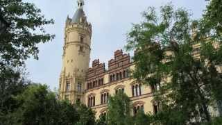 preview picture of video 'Rundgang durch Schwerin. Schwerin City Tour.'