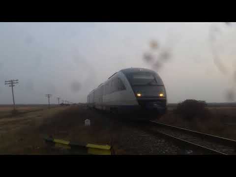 IR1743 intra în viteza în gara Simand