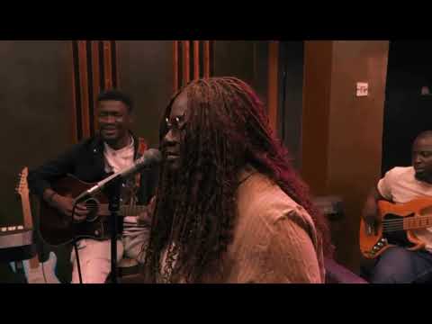 A ROOM. AMAZING FRIENDS. 🎶‎Laura Ehio performing her original “Pompous” 