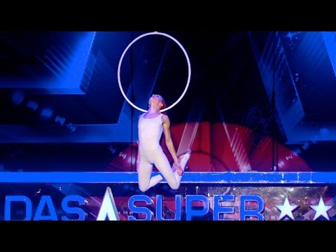 Supertalent 2014 Oksana Pylypchuk mit Luftakrobatik
