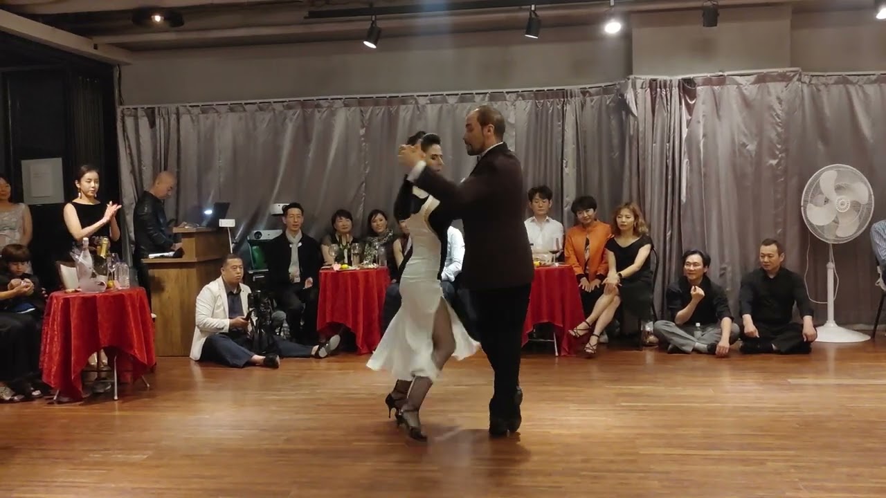 [Carlos Di Sarli - Ojos Negros] Daniel Nacucchio & Cristina Sosa