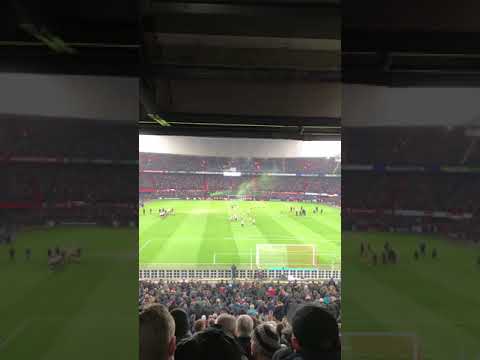 Applaus en ynwa voor Carlo de Leeuw