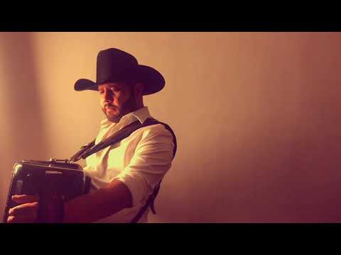 DIOS ESTA AQUI   Canta kikin y los astros