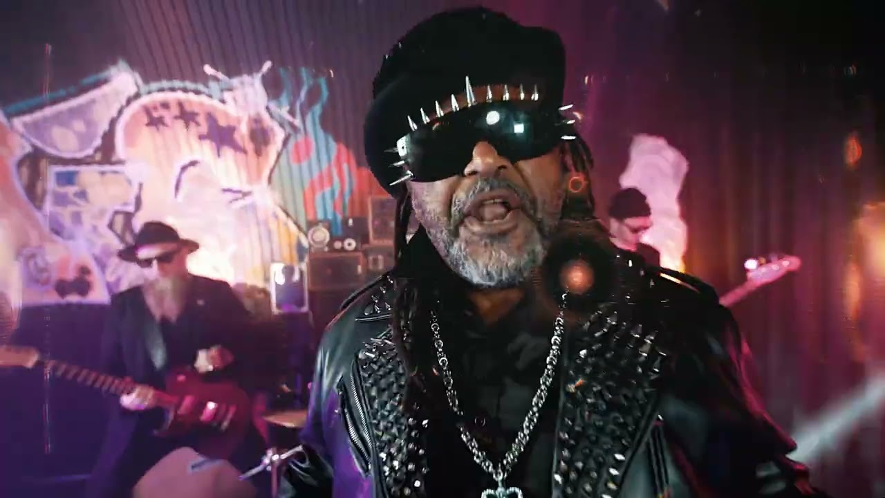 Skindred - Big Em Up (Official Video) - YouTube