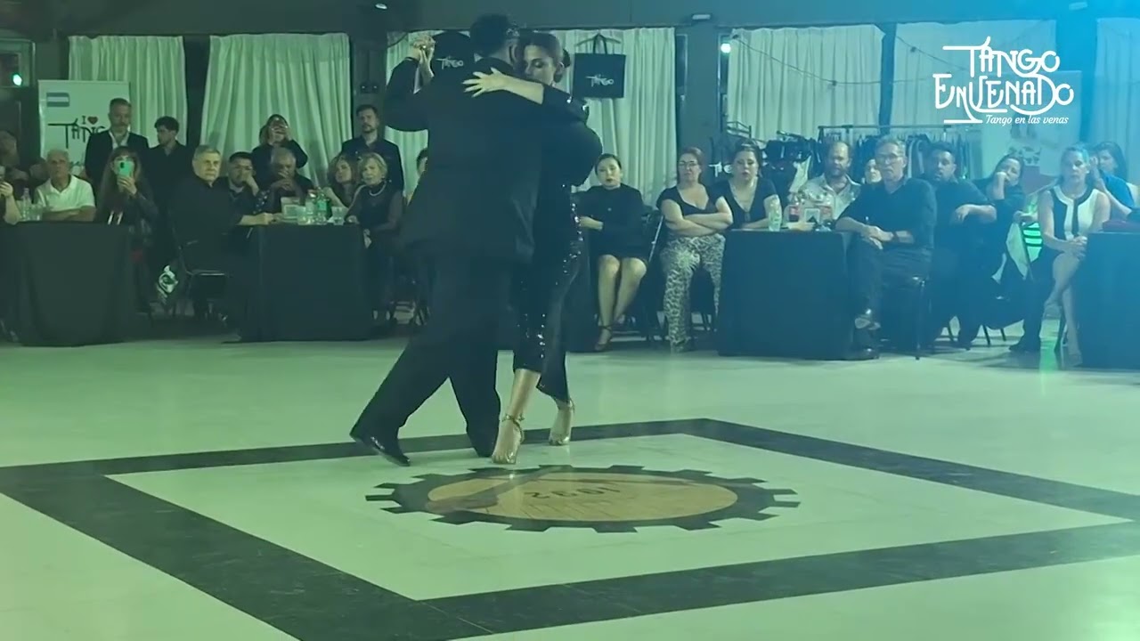Bailan Victoria Olivella y Sebastian Bolivar dentro del.marco del Festival Tango Envenado 