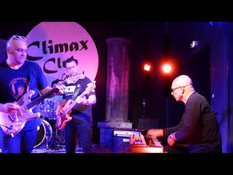 BIG DEZ - ACE UP YOUR SLEEVE live at Climax Club Legend © Vincent Hugo