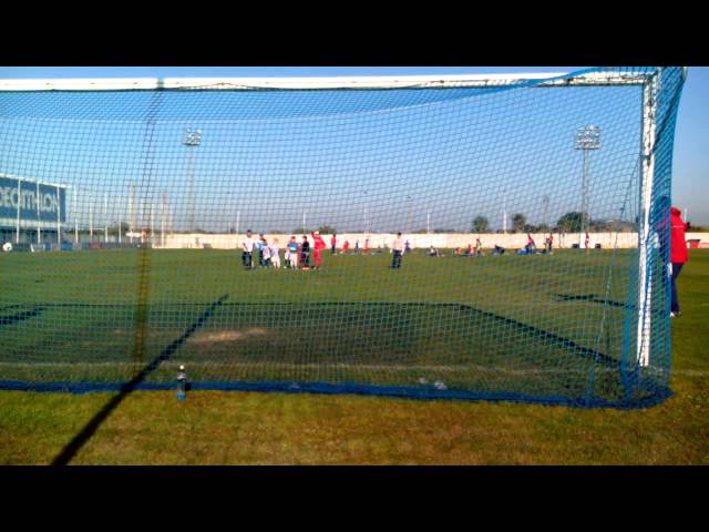 Vídeo relacionado con LARMNEE Portería de Fútbol 180 cm, Portería de Fútbol para Niños y Adultos, Resistente a la Intemperie, para Entrenamiento y Ocio, Pared Desmontable con 5 Agujeros de Tiro, Negro EBB180FG02N1
