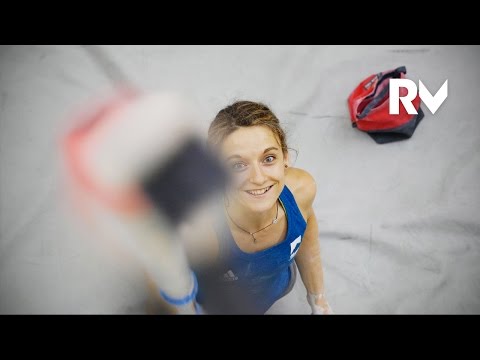 (Eng subtitles) What Gets Melissa Le Nevé Out Of Bed In The Morning | Relais Vertical, Ep.44