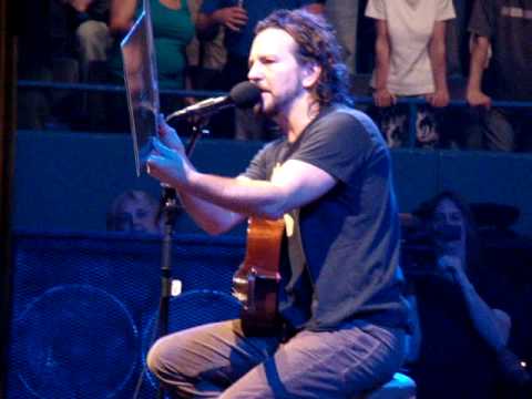 PEARL JAM - Eddie's Intro to Just Breathe - XL Center Hartford CT - May 15 2010