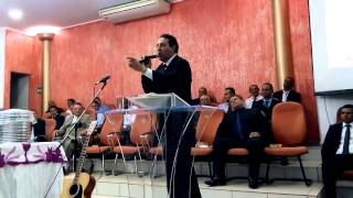 preview picture of video 'Pr. Roberto de Carvalho pregando em Niquelândia'