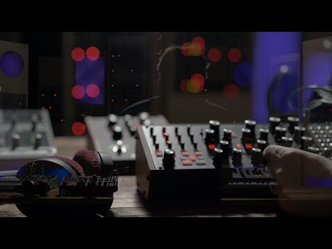 Video: Moog Subharmonicon Semi-Modular Analog Polyrhythmic Synthesizer