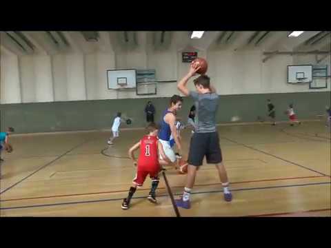 Gemeinsames Training der kleinen und großen Rhinos