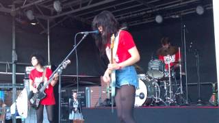 The Coathangers - Follow Me - Live @ Sideways, Helsinki, June 10, 2017