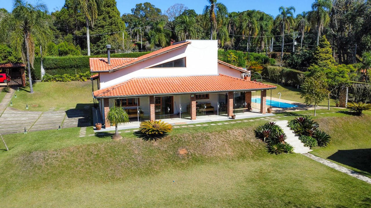 Chácara de 2.430m² com Piscina, Salão de Festas e Campo de Futebol em Ibiúna-SP!