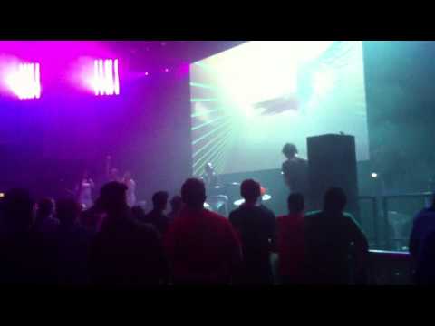 Deadmau5 - Raise Your Weapon (Madeon Remix) (Zedd DJ Set)