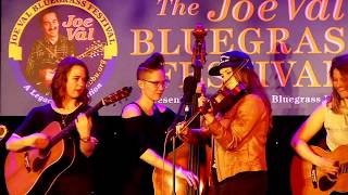 Della Mae &quot;I&#39;m Walkin&quot; 2/18/17 Joe Val Bluegrass Festival Framingham, MA