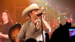 Justin Moore - Flyin&#39; Down A Back Road