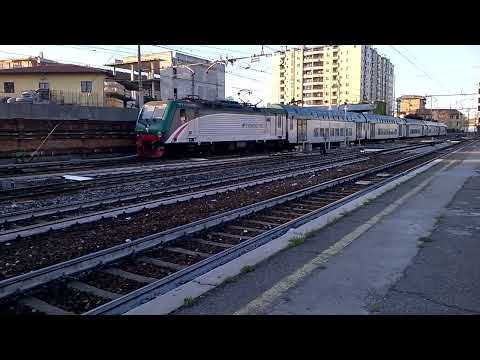E464 459+5 2 piani Trenord - Milano Greco - 19/4/2022