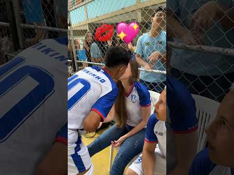 ELE BEIJOU A LOIRA NO INTERCLASSE 💋 #shorts #rikinho