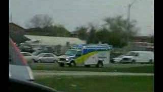 preview picture of video 'York Region Ambulance responding'