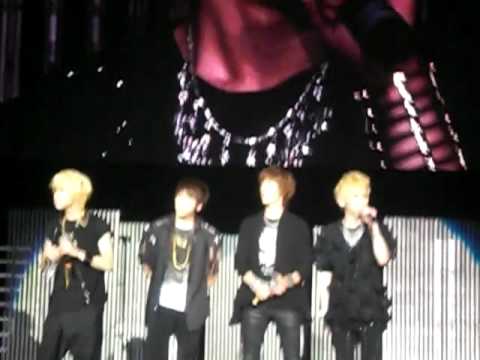 111126 SHINee Messes Up Their Intro (Las Vegas)