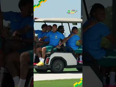 OS JOGADORES CHEGARAM DE CARRINHO NO TREINO! 🤣🇧🇷 #shorts