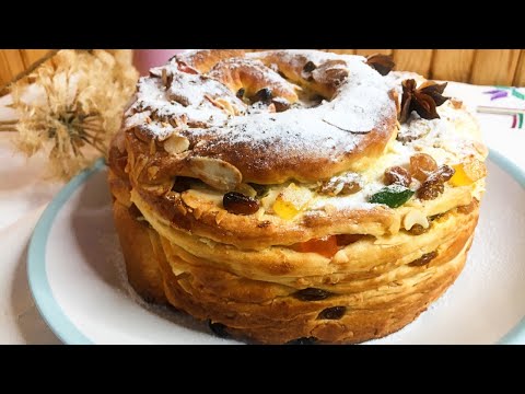 Incredibly delicious Craffin Easter cake. An easy recipe for homemade baked goods.